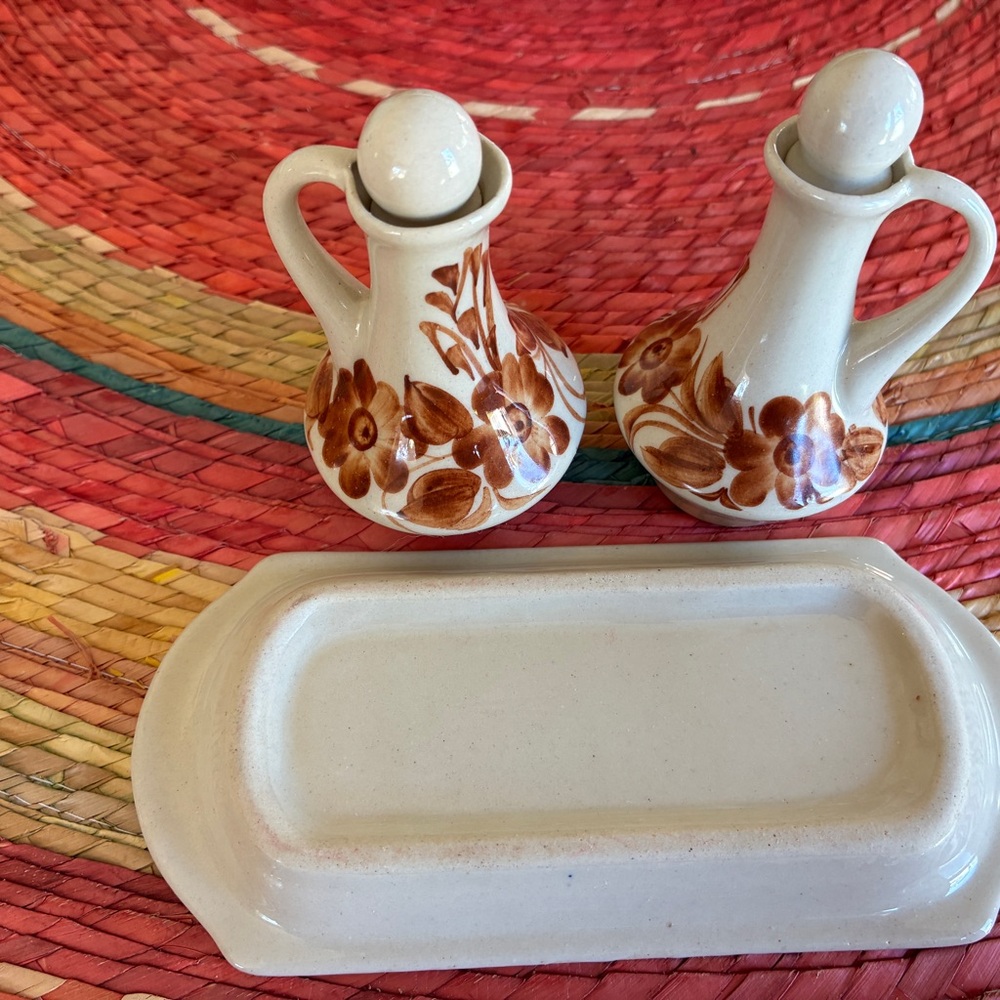 Vintage hand-decorated Polish pottery cruet set - Picture 3 of 4